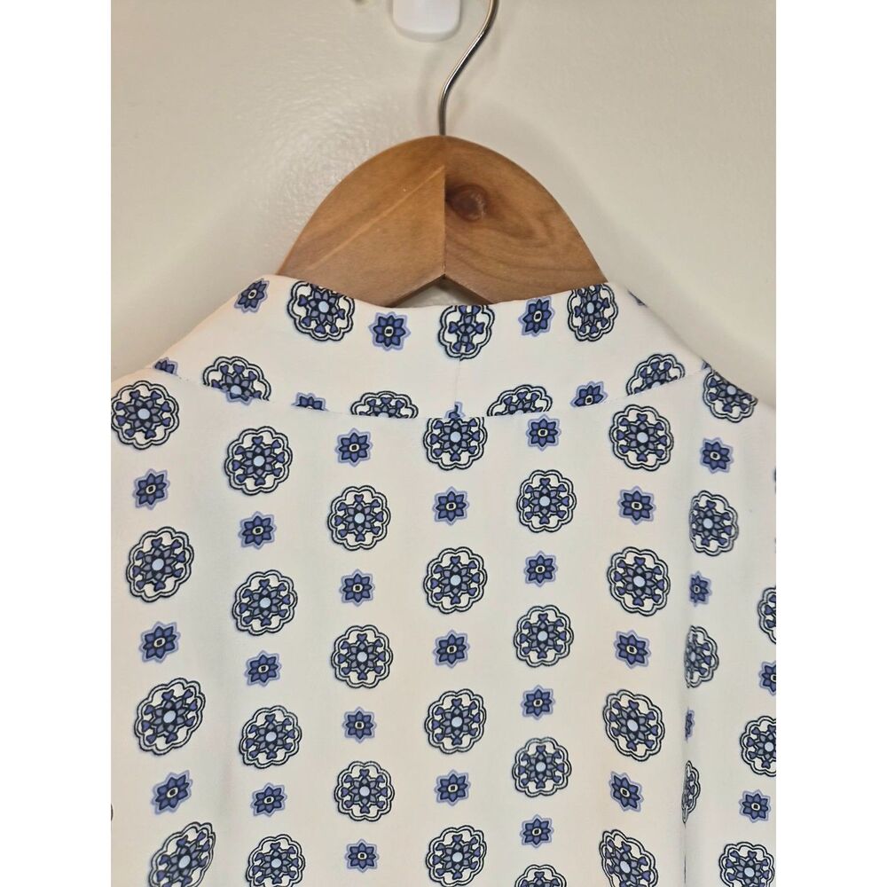 Talbots Medallion Print Sleeveless Blouse XL Preppy Coastal Chic Top V Neck - Picture 8 of 9